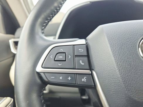 Used 2023 Toyota Highlander Platinum AWD/4WD image 24