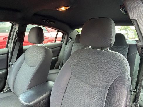 Used 2013 Chrysler 200 LX FWD image 10