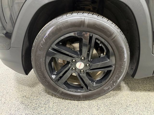Used 2018 GMC Terrain SLE w/ Driver Convenience Package AWD/4WD image 28
