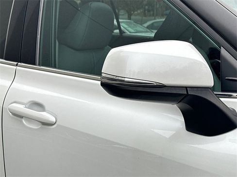 Certified 2022 Toyota Highlander XLE image 7