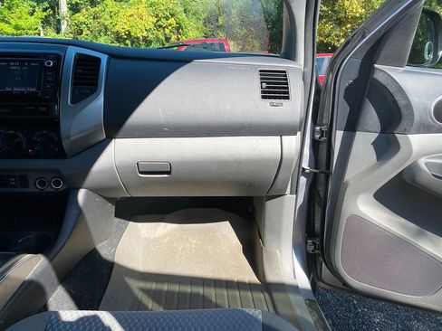 Used 2015 Toyota Tacoma 4x4 Double Cab w/ SR5 Package image 28