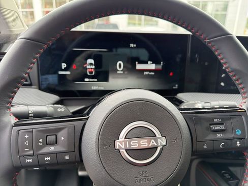 Used 2025 Nissan Kicks SR FWD image 18
