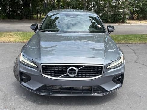 Used 2019 Volvo S60 T6 R-Design AWD/4WD image 2