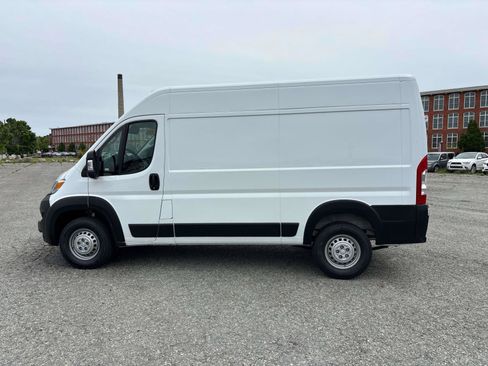 Used 2025 RAM ProMaster 2500 w/ Convenience Group FWD image 7