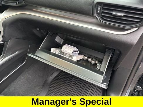 Used 2022 Ford Explorer XLT image 44