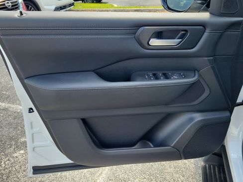 Certified 2025 Nissan Armada SV AWD/4WD image 10