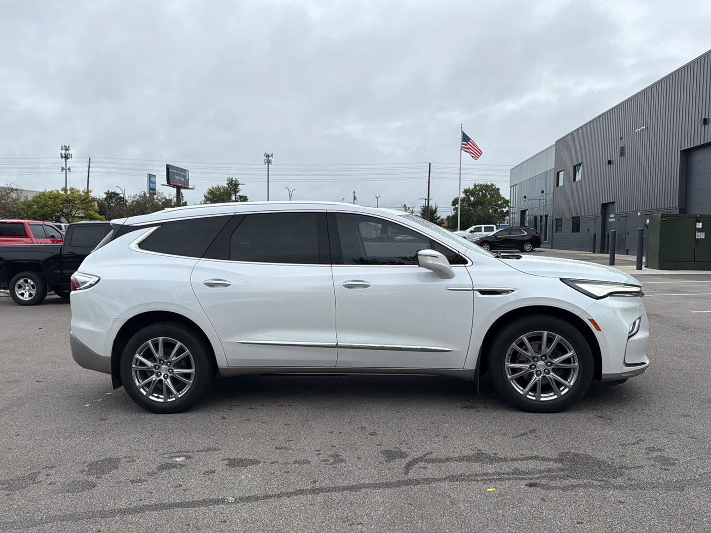 Used 2022 Buick Enclave Essence w/ Experience Buick Package AWD/4WD image 2