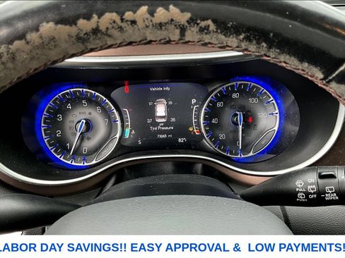 Used 2019 Chrysler Pacifica Touring-L Plus FWD image 11