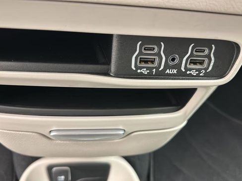 Used 2024 Chrysler Pacifica Touring-L FWD image 22