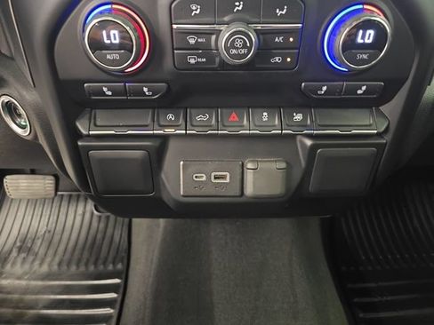 Used 2022 Chevrolet Silverado 1500 LT AWD/4WD image 25