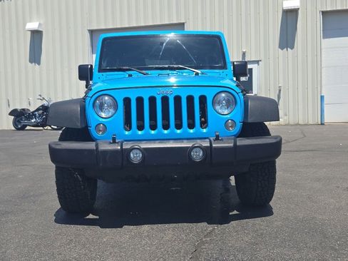 Used 2018 Jeep Wrangler Unlimited Sport w/ Connectivity Group AWD/4WD image 2
