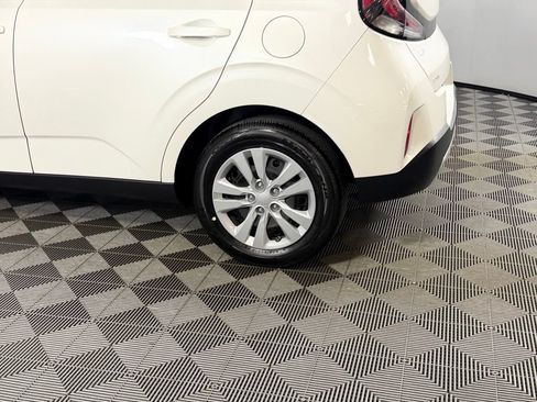 Used 2025 Kia Soul LX FWD image 13