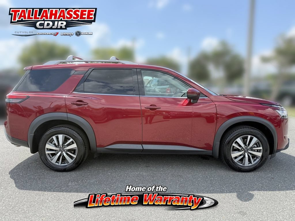 Used 2023 Nissan Pathfinder SL w/ Black Appearance Package AWD/4WD image 2
