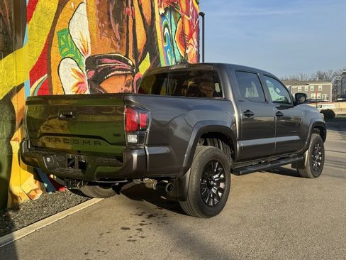 Used 2021 Toyota Tacoma Limited image 3