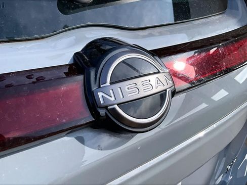 Used 2024 Nissan Kicks SR w/ SR Premium Package FWD image 29