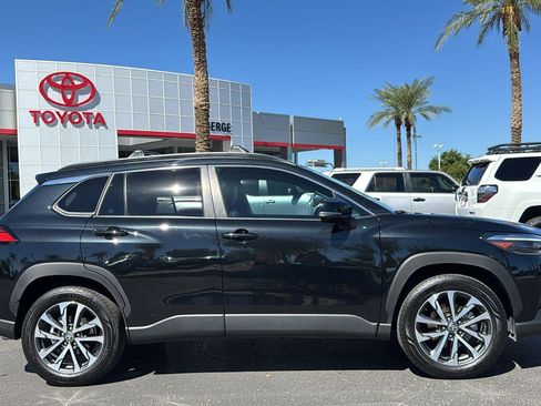 Used 2025 Toyota Corolla Cross XLE image 8