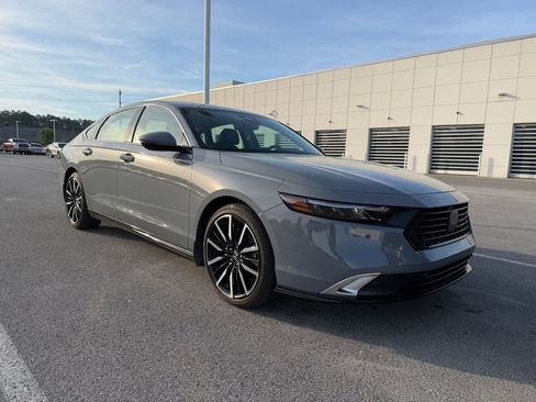 Used 2024 Honda Accord Touring image 4
