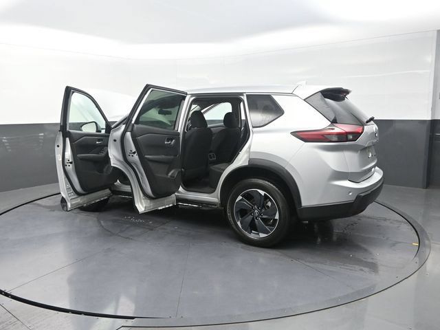 Used 2024 Nissan Rogue SV AWD/4WD image 43