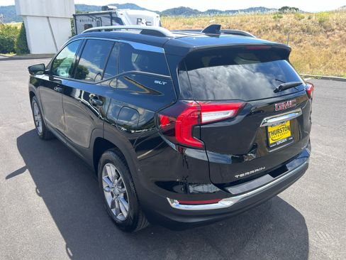 Used 2024 GMC Terrain SLT AWD/4WD image 8