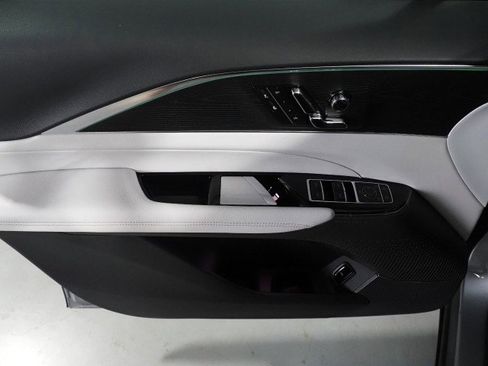 Used 2024 Cadillac Lyriq Luxury image 61