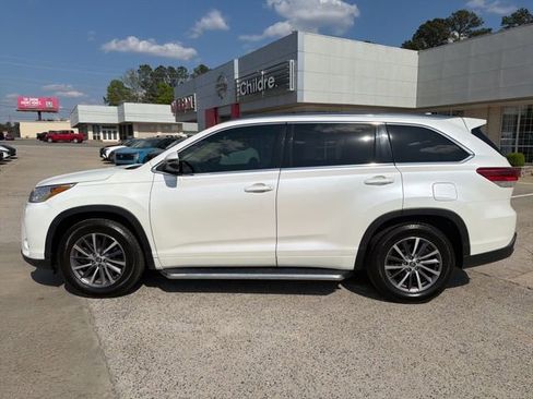 Used 2017 Toyota Highlander XLE image 1