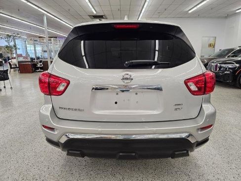 Used 2019 Nissan Pathfinder SV image 5