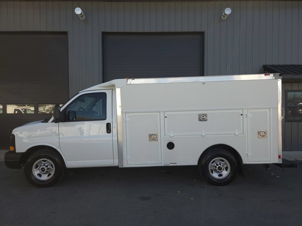 Used 2016 GMC Savana 3500 RWD image 1