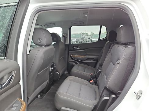 Used 2023 GMC Acadia SLE FWD image 10