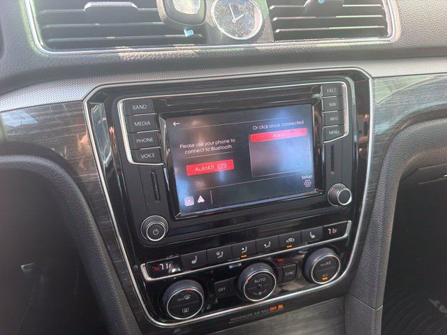 Used 2016 Volkswagen Passat 1.8T SEL Premium FWD image 22