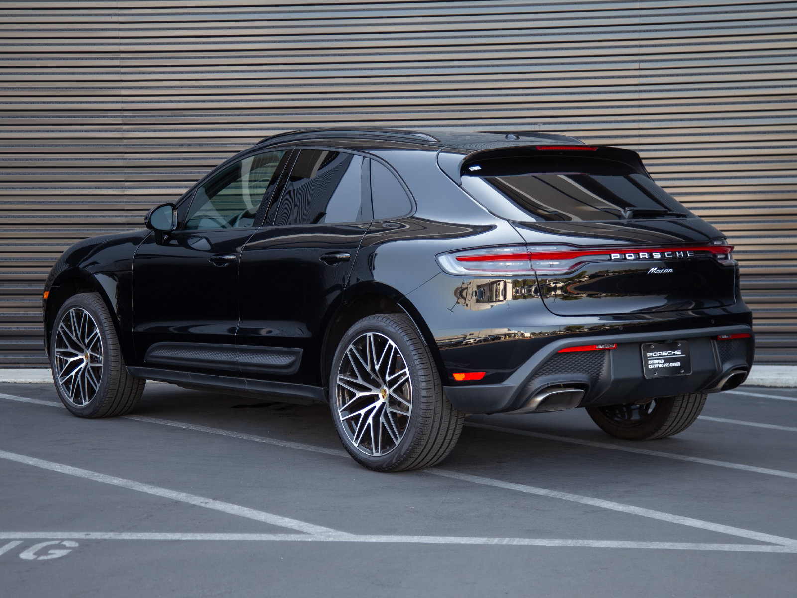 Certified 2026 Porsche Macan AWD/4WD image 3
