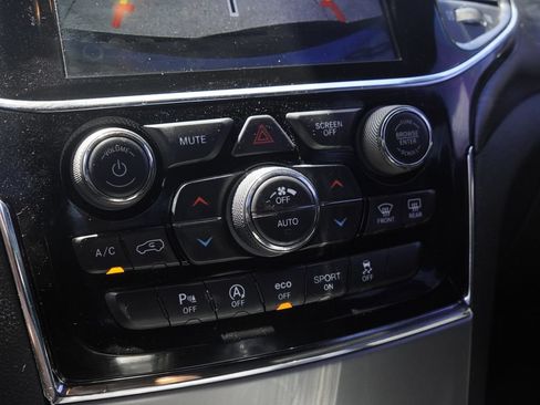 Used 2021 Jeep Grand Cherokee Laredo X RWD image 16