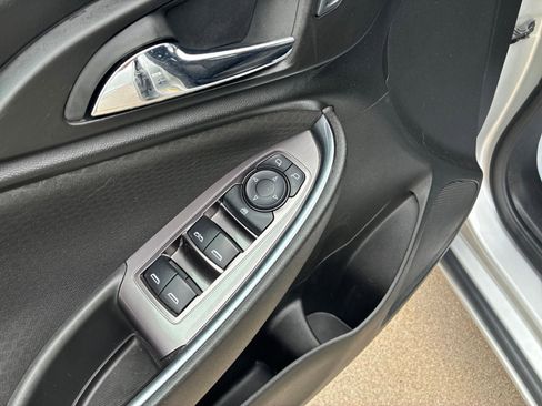 Used 2018 Chevrolet Malibu LT FWD image 13