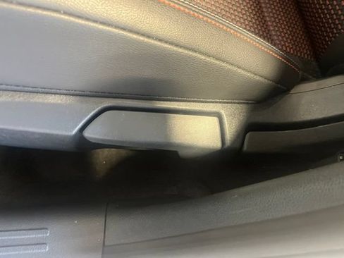 Used 2025 Nissan Kicks SR FWD image 8