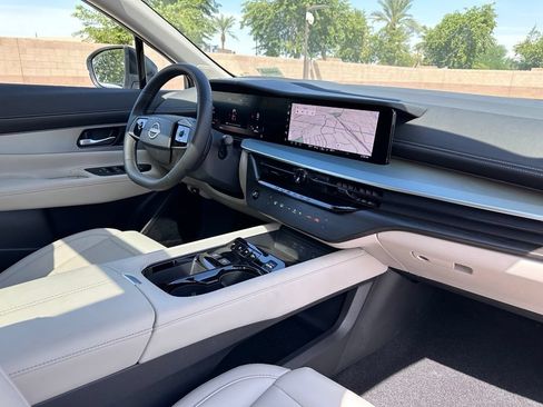Used 2025 Nissan Murano SL AWD/4WD image 13