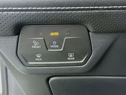 Used 2025 Volkswagen Atlas SE FWD image 17