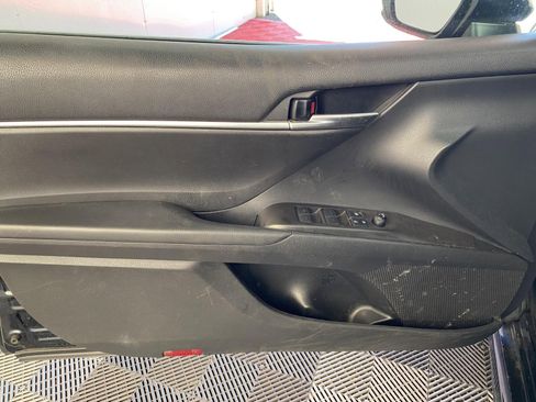 Used 2021 Toyota Camry SE FWD image 16