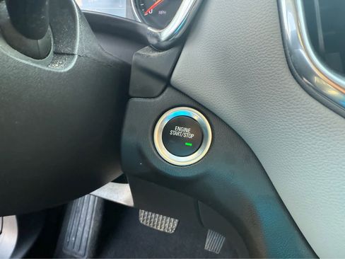 Used 2022 Chevrolet Equinox LS w/ LS Convenience Package image 12