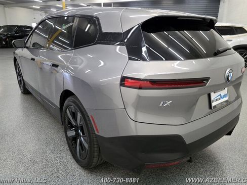 Used 2024 BMW iX xDrive50 w/ Premium Package AWD/4WD image 10