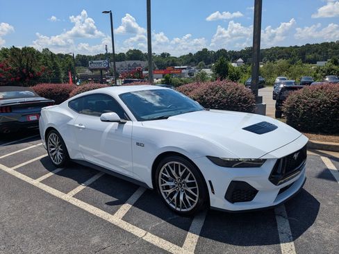 Used 2025 Ford Mustang GT Premium RWD image 3