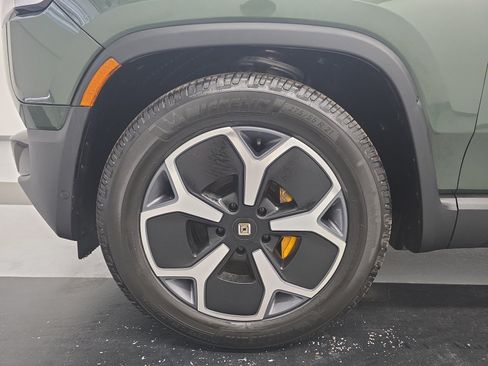 Used 2024 Rivian R1S Adventure AWD/4WD image 9