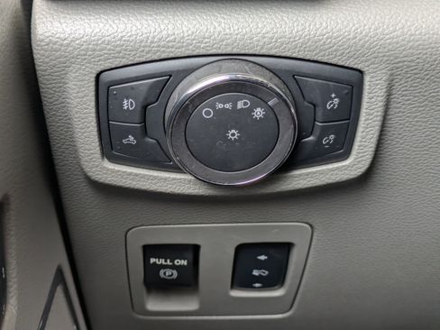 Used 2018 Ford F150 Lariat w/ Equipment Group 502A Luxury AWD/4WD image 15