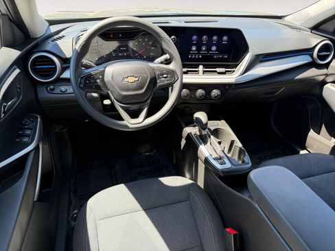 Used 2024 Chevrolet Trax LS w/ LS Convenience Package FWD image 15