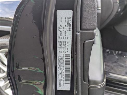 Used 2017 Jeep Grand Cherokee Limited w/ Luxury Group II image 26