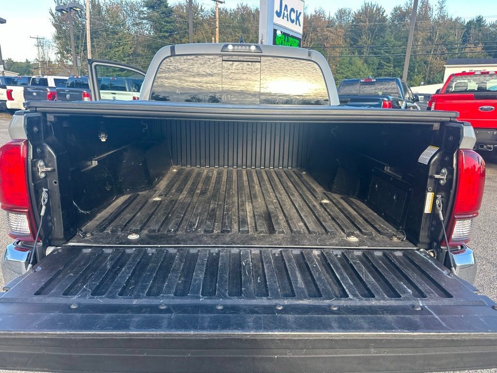 Used 2019 Toyota Tacoma SR5 AWD/4WD image 30