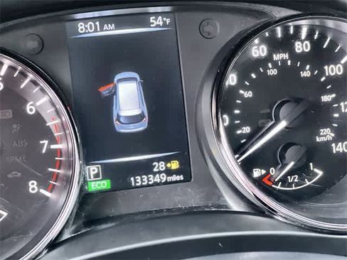 Used 2017 Nissan Rogue S image 19