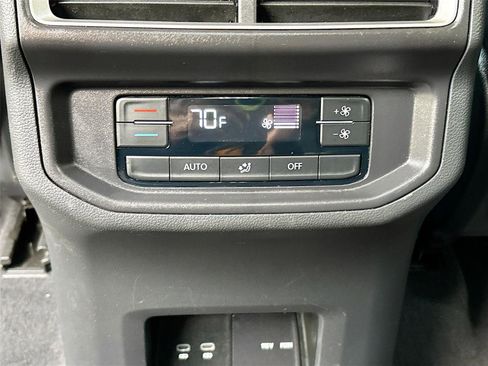 Used 2025 Volkswagen Atlas SE image 25