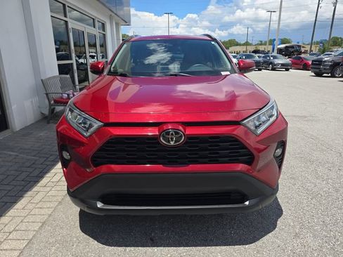 Used 2020 Toyota RAV4 XLE w/ Convenience Package FWD image 2