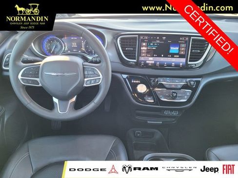 Certified 2025 Chrysler Pacifica Select FWD image 7