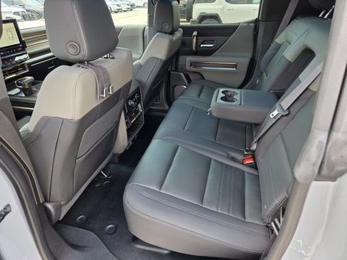 Used 2024 GMC Hummer EV 2X w/ Extreme Off-Road Package AWD/4WD image 9