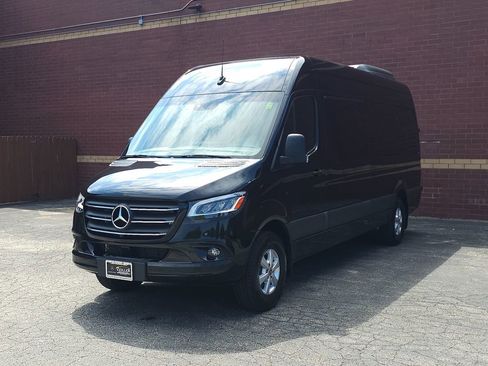 Used 2023 Mercedes-Benz Sprinter 2500 image 3